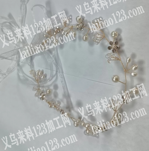 串珠子编织扭新娘花手工活外发，如图，寻找