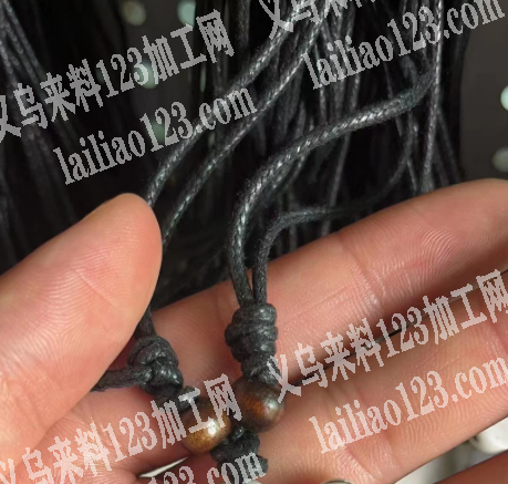 串珠穿配件编织项链手工活外发，如图，寻找