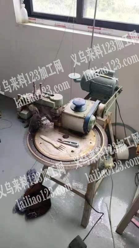 老板委托寻找：头戴套口外发加工，如图，寻