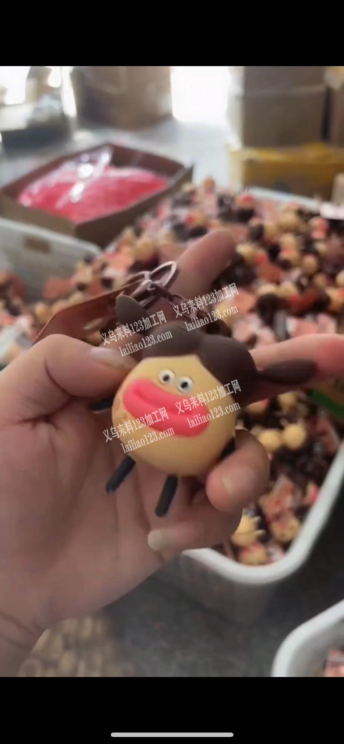 寻找如图钥匙扣挂件厂家，要货，有的联系我