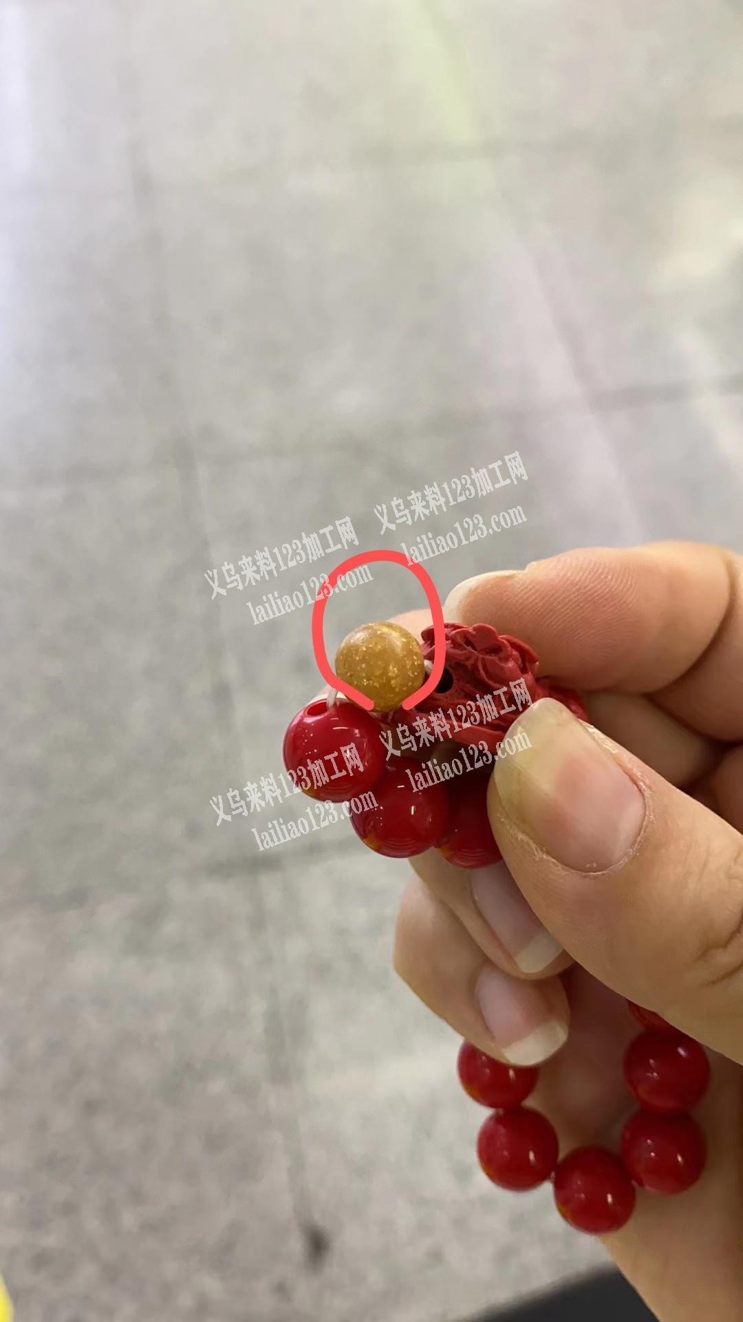 找做这个珠子的工厂，应该是塑料的，有的请