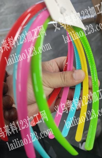 如图5个颜色头扣，宽0.8cm。每个颜色