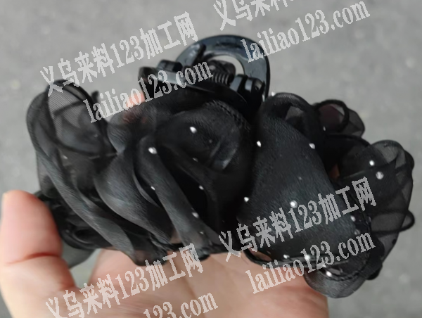 大量抓夹上面粘网纱花手工活外发加工，寻找