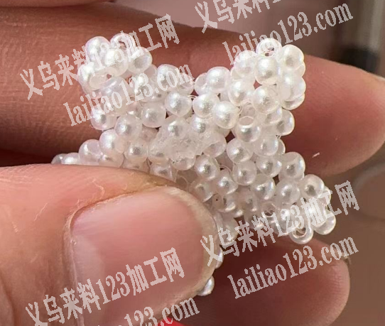 穿米珠编织的手工活违法加工，寻找会做的加