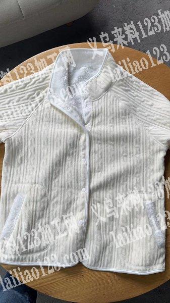 公司寻找如图服装加工厂，两面穿的服装，哪