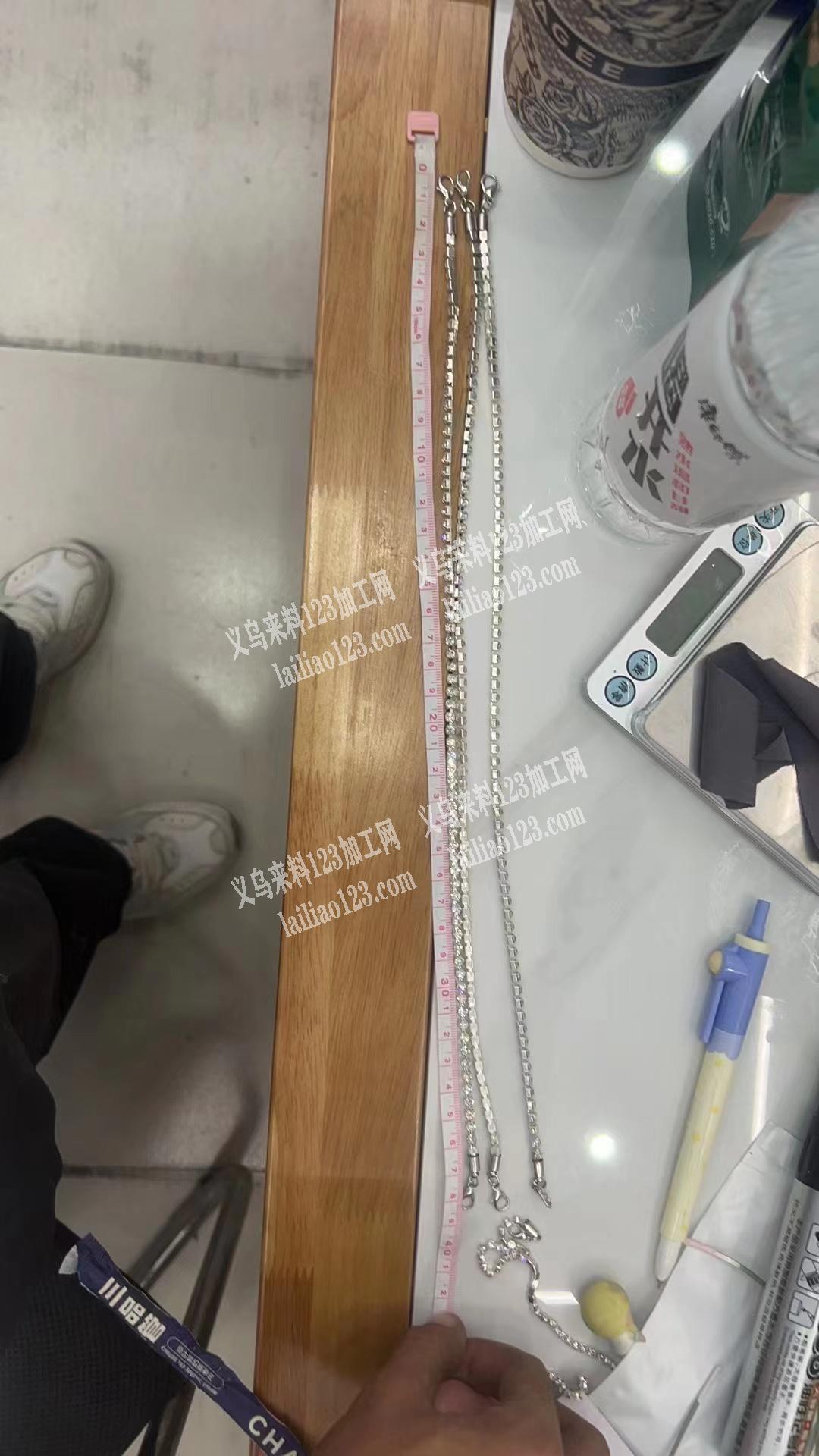 外发手工活，我方提供材料，上两边砝码扣用