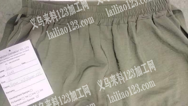 公司有衣服外发加工，几个款加一起两万五数