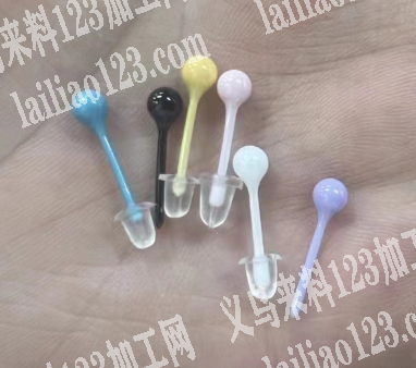 大量如图陶瓷耳钉订单，。寻找厂家，工厂请