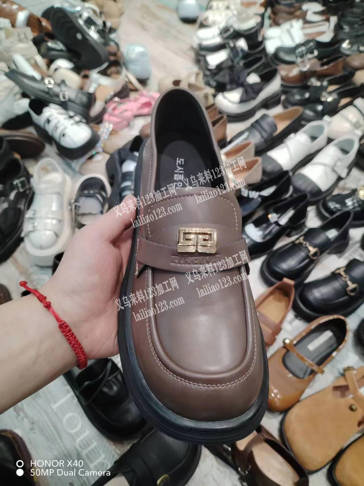 采购如图鞋扣，有货联系，可以长期合作