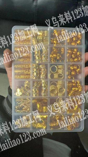珠子配件装盒子的包装手工活外发，如图，寻