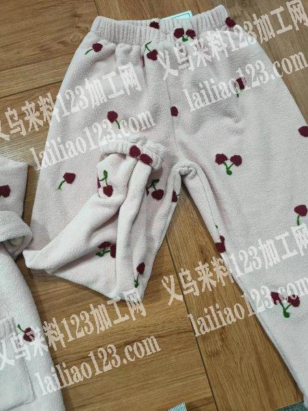 老板委托寻找：上溪毛绒睡衣外发加工，如图