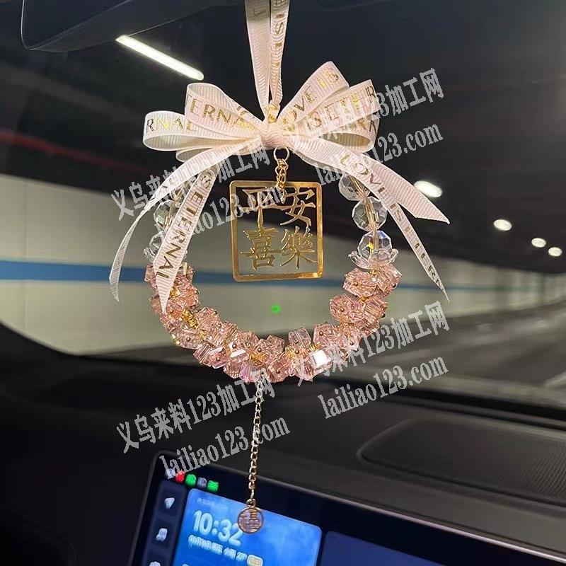 手工活，发外地，串珠子，打结编织成这个挂