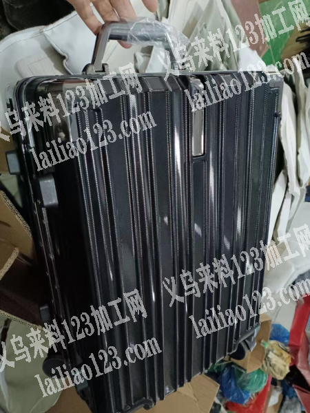 《一个柜外贸单》拉扞箱订单外发，如图，寻