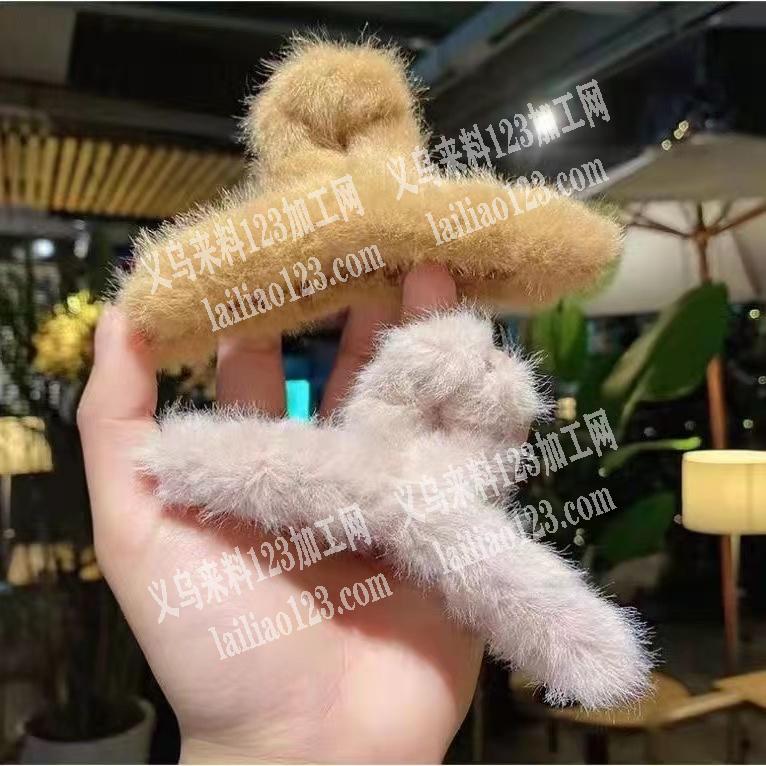 大量手工订单，抓夹绕毛绒条的加工订单外发