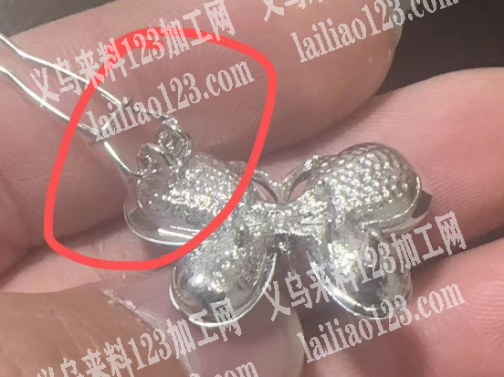 上扣子的手工活外发加工，如图，这个上青蛙