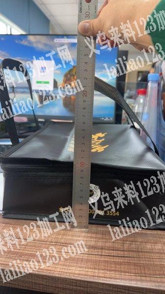 老板委托寻找：无纺布箱包订单外发，如图，