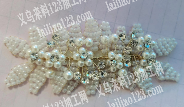 穿米珠扭铜丝编织花的手工活外发加工