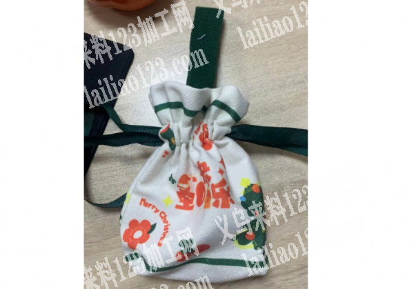 《现金结账》15万束口袋外发加工