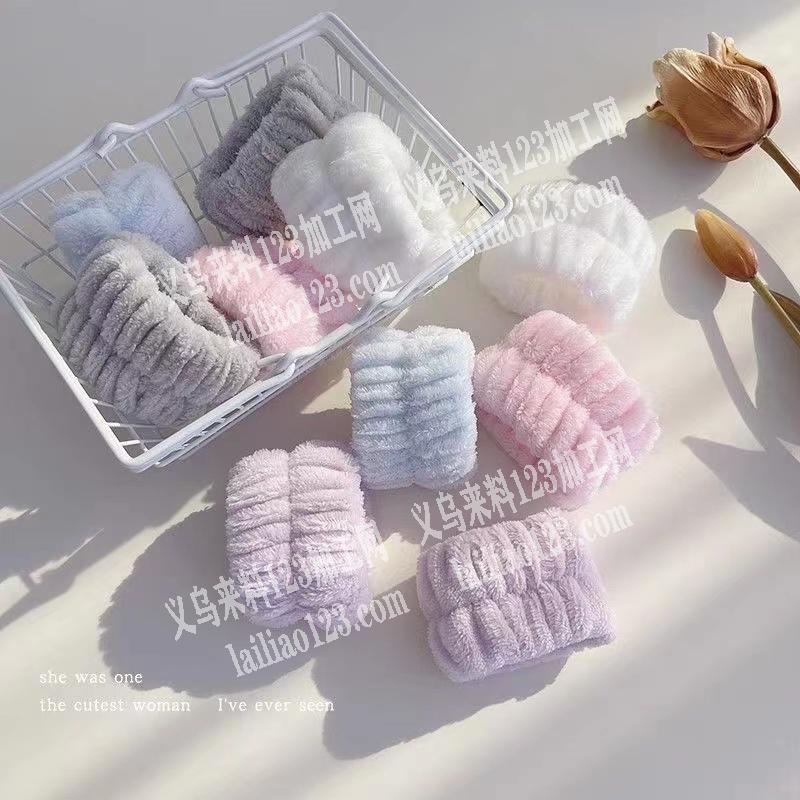 毛绒手腕带。跑量的量大，寻找做的厂家，要