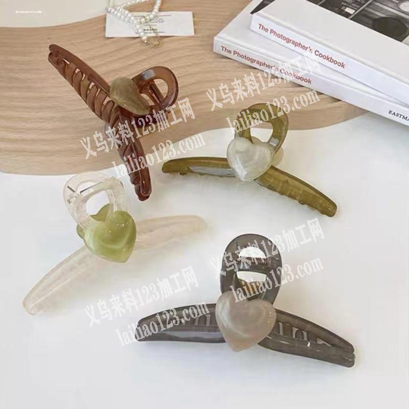 粘胶的手工活外发加工，粘配件，如图，会做