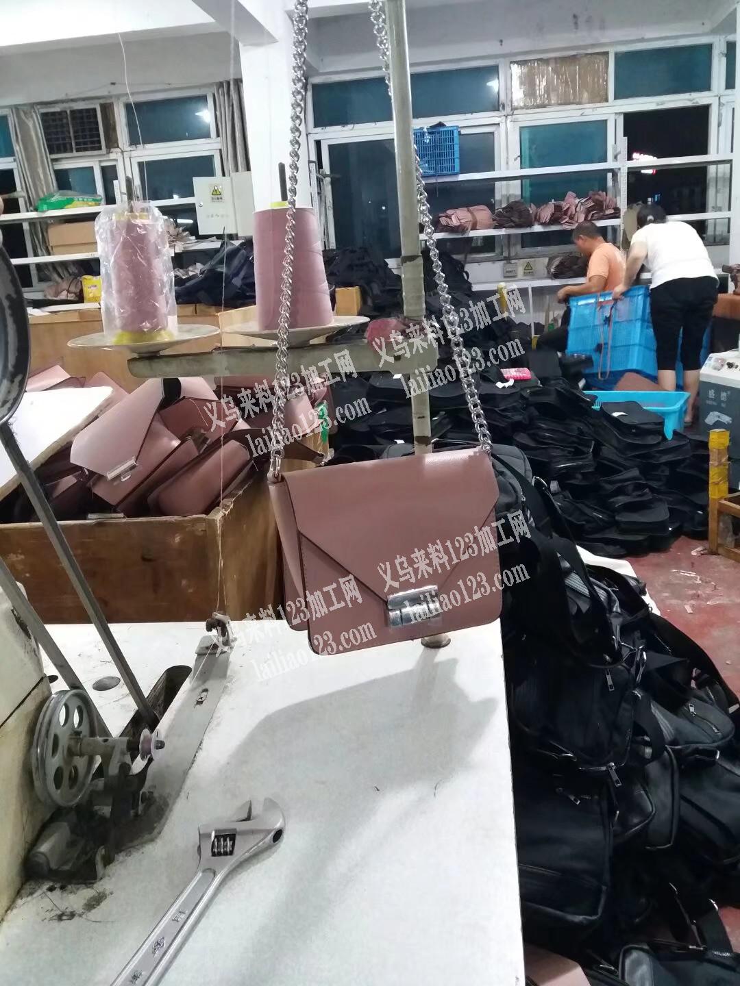 义乌箱包厂承接。零钱包，手提袋，化妆包，时装包等等，质量第一