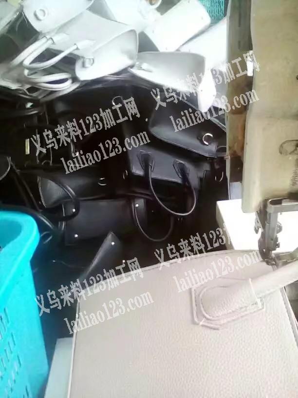 义乌箱包厂承接。零钱包，手提袋，化妆包，时装包等等，质量第一
