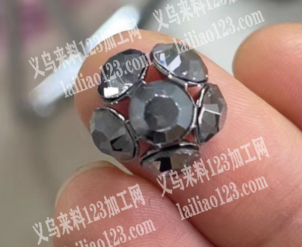 寻找如图钻配饰供应商，详谈