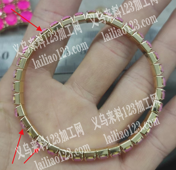 爪链穿弹力线，压钻手工活外发加工，如图，