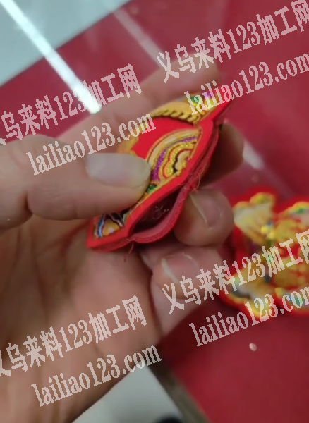 大量充棉外发加工《贺年挂件》，如图，寻找