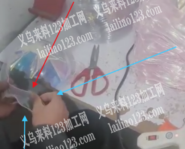 粘花边的手工活外发，如图