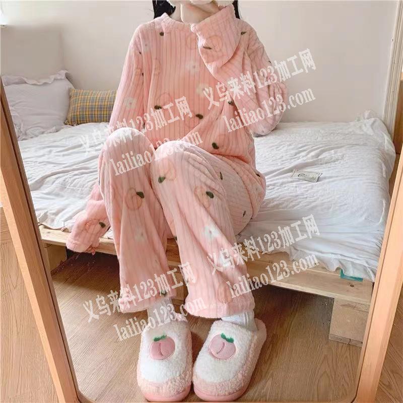 寻找珊瑚绒睡衣厂家，如图，有订单，有空闲