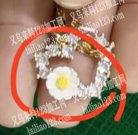 10万树脂小菊花配件订单，寻找工厂，如图