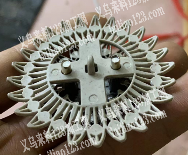 寻找能烫塑料工艺的加工厂，如图，比如说把