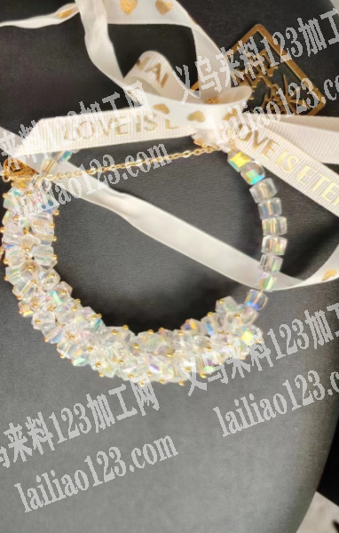 车挂件的打胶枪挂圈包装的手工活外发