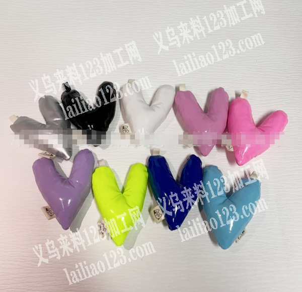 外贸找可以做如图产品的厂家，做成钥匙扣，