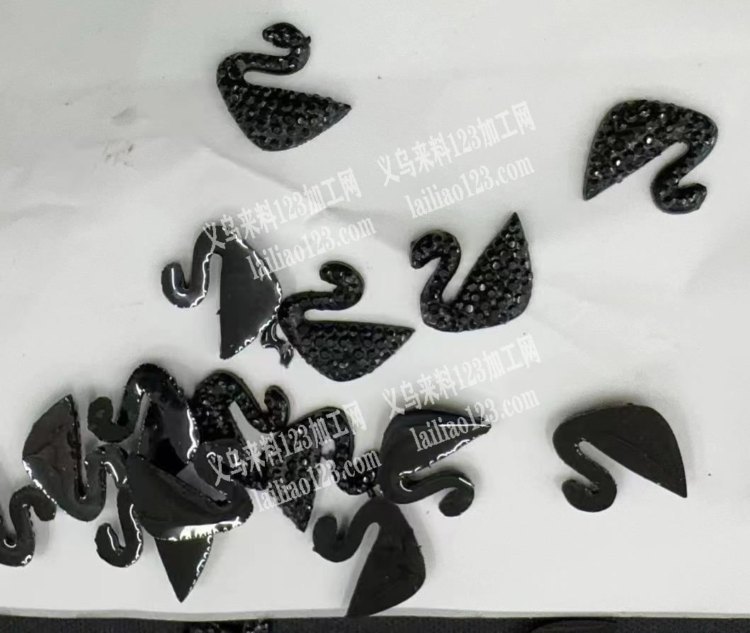 粘配件手工活，量大，寻找工厂。如图，