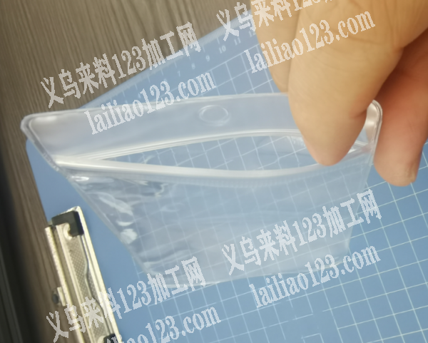 找PVC无齿拉链袋厂家，有现货最好！联系