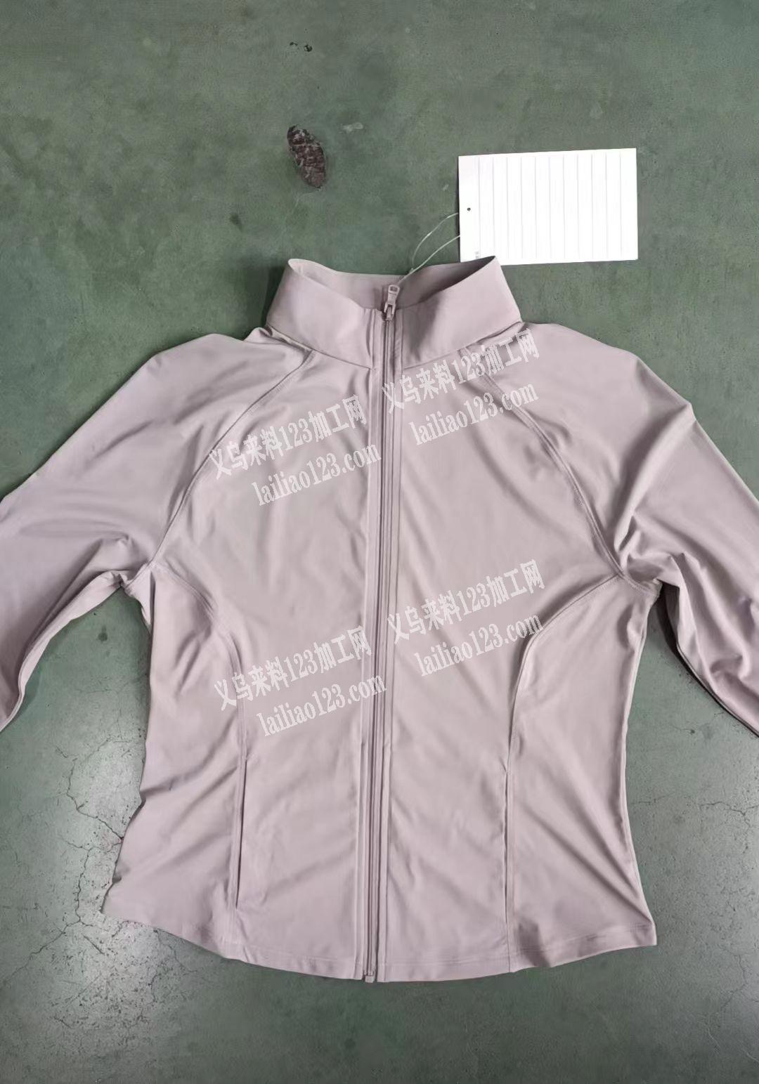 公司每个月10万件防晒服外发加工，来料加