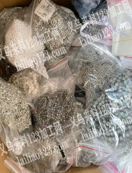 承接各类手工，玩具组装，电子插件，文具组