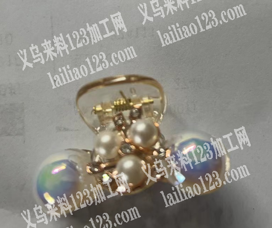 大量手工活外发，粘在抓夹上面