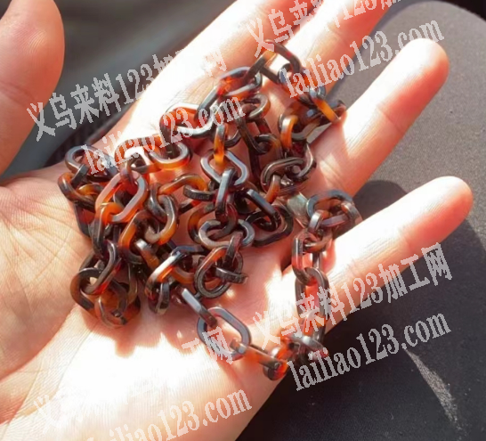 粘醋酸链条的手工活外发加工，如图，