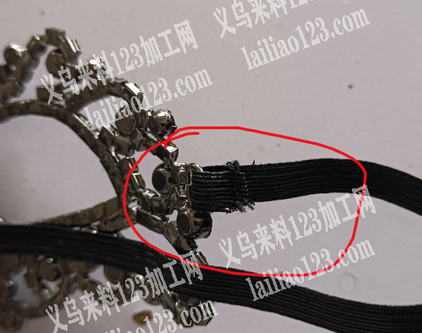 缝带子的手工活外发，如图，机器或者手工缝