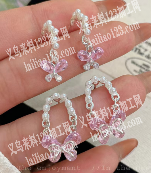 寻找饰品成品工厂，如图，工厂请联系详谈，