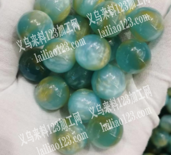 国际商贸城寻找有没有专业打孔，给珠子扩孔
