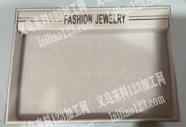寻找纸卡纸盒厂家。如图。纸盒。装戒指的，