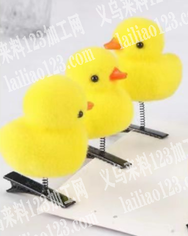 大量弹簧小黄鸭发夹订单，寻找厂家，如图，