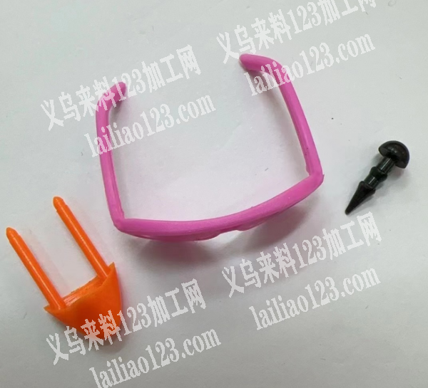 寻找如图塑料配件厂家，弹簧鸭的配件，如图