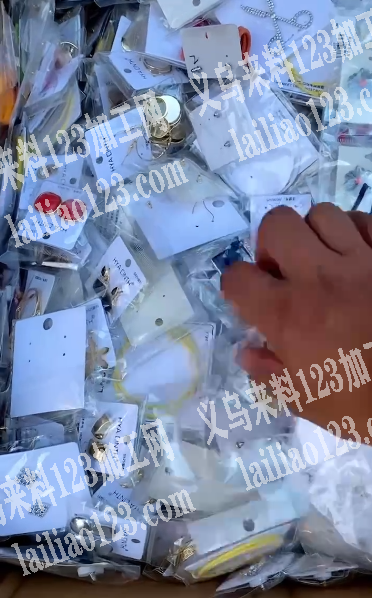 外贸饰品客户寻找饰品成品耳环厂家，采购现