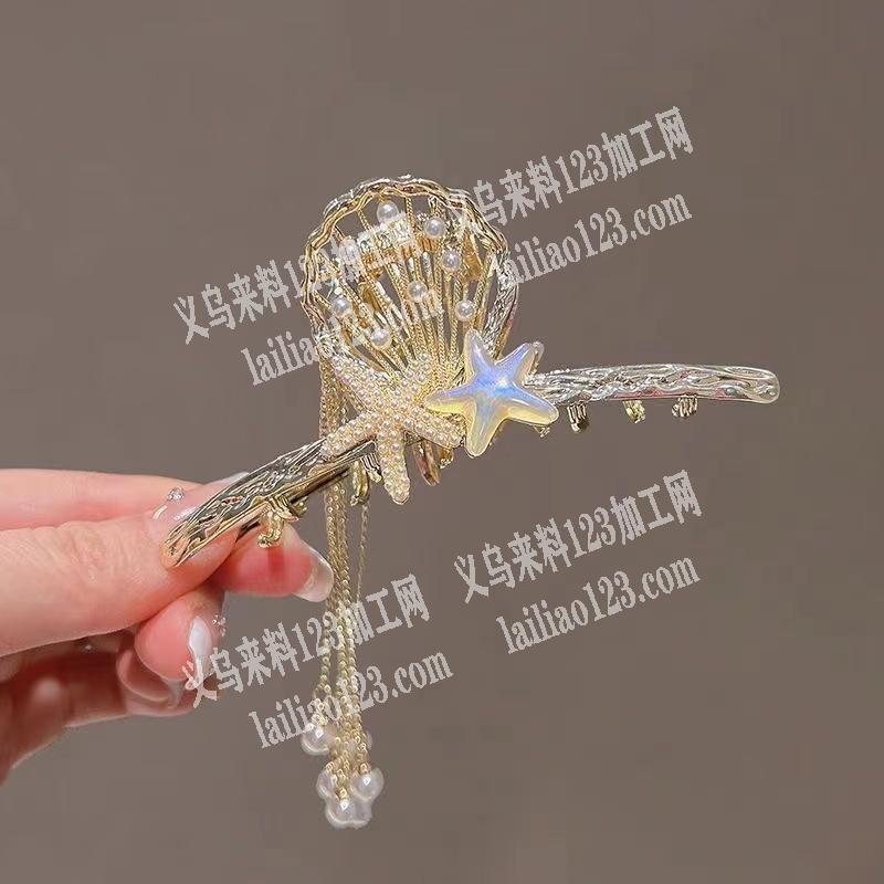 大量抓夹上面粘配件点配件外发加工，如图，