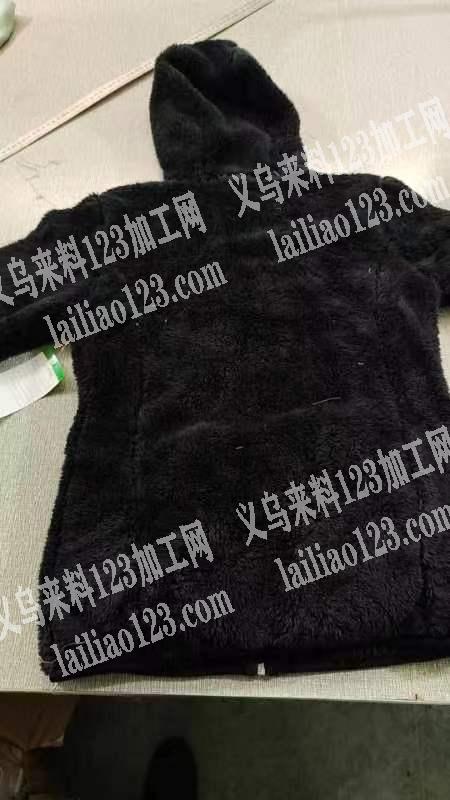 拉链带帽卫衣外发，裁片已经裁好了六千多。